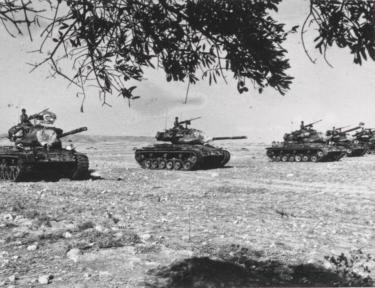 Εγκαταλελειμμένο άρμα μάχης σε παραλία της Κύπρου – Βίντεο